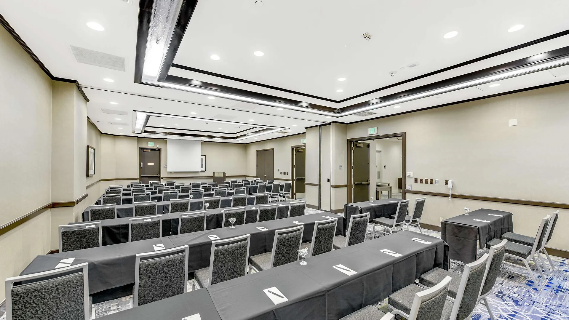Embassy Suites By Hilton Anaheim-Orange 3*, Anaheim